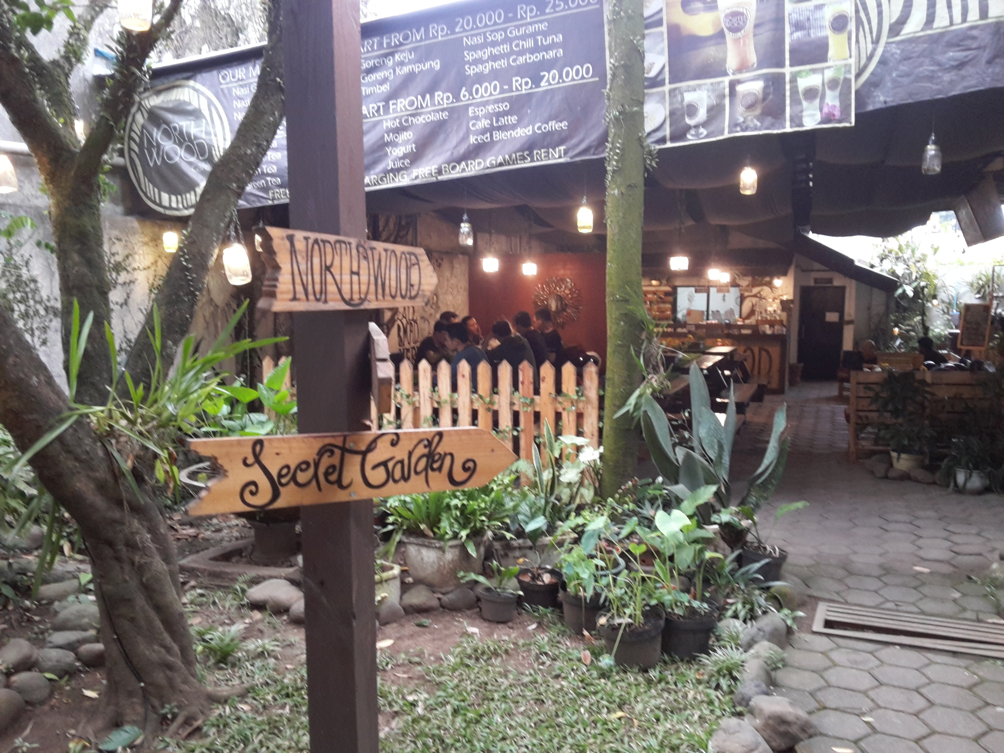 North Wood Cafe Gegerkalong Tempat Com