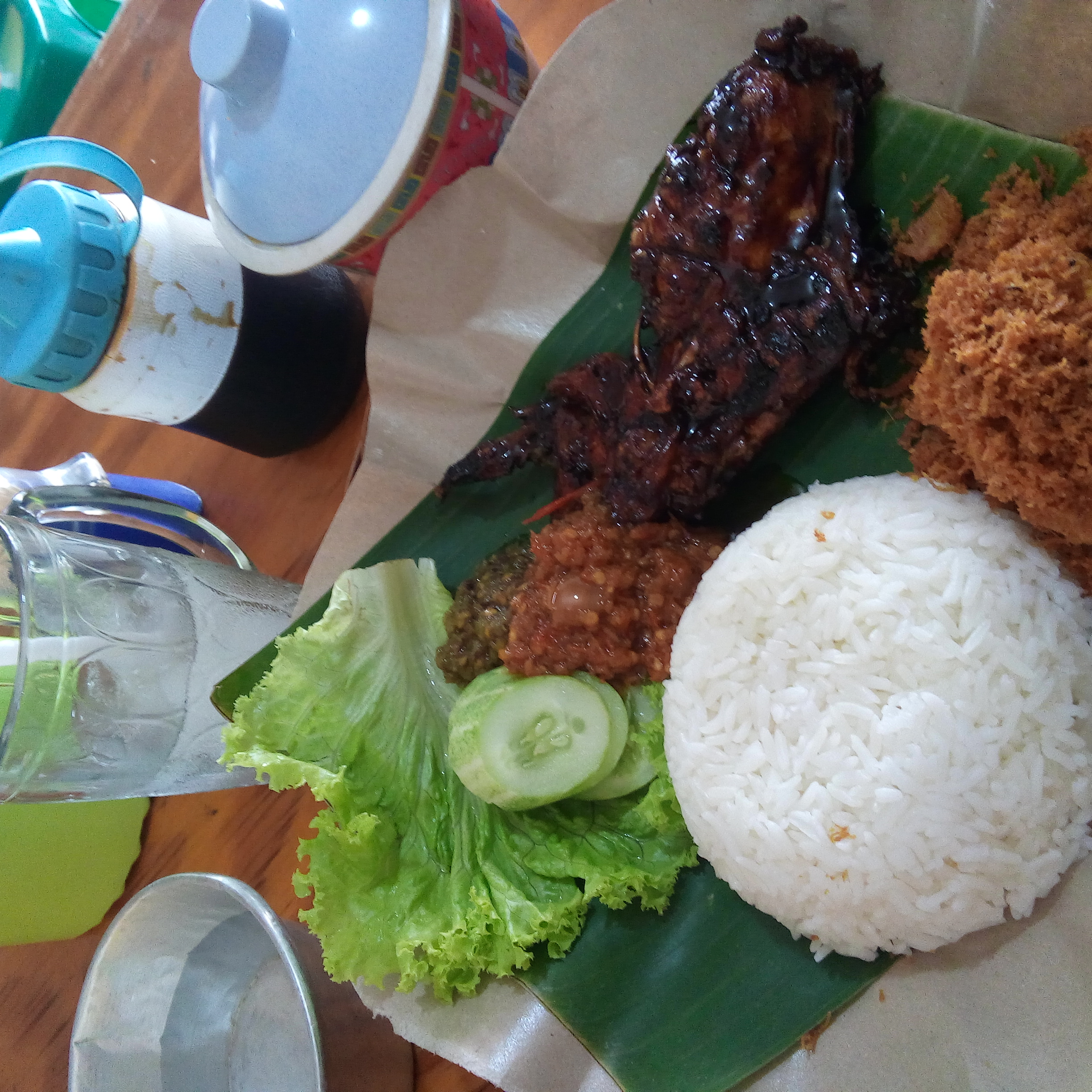 Cari 1 Tempat Makan di Ayam Bakar Ujang Kumis Cijantung